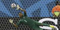 <p>Goleiro da Costa Rica Keilor Navas vem sendo destaquena Copa e especulado por vários clubes europeus</p>  Foto: Damir Sagolj / Reuters