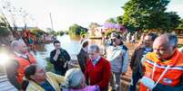 Governador Tarso Genro visitou as áreas mais atingidas pela chuva intensa do RS na terça-feira  Foto: Gustavo Gargioni/Palácio Piratini / Divulgação