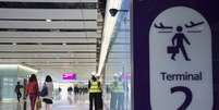 <p>Passageiros caminham no aeroporto de Heathrow, em Londres, Inglaterra, em abril de 2014</p>  Foto: Oli Scarff / Getty Images 