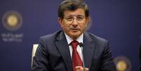 <p>Ministro das Relações Exteriores da Turquia, Ahmet Davutoglu fala com a aimprensa em Ancara, em 3 de julho</p>  Foto: Umit Bektas / Reuters