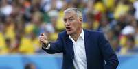 T&eacute;cnico da Fran&ccedil;a, Didier Deschamps, orienta time  Foto: Darren Staples / Reuters