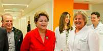 Dilma em visita inaugural ao Hospital Restinga e Extremo-Sul, ao lado do governador do RS, Tarso Genro (PT)  Foto: Roberto Stuckert Filho / PR / Divulgação