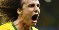 David Luiz comemora gol do Brasil contra a Col&ocirc;mbia.  Foto: Stefano Rellandini / Reuters