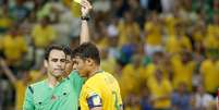 <p>Thiago Silva levou cartão que o tira da semifinal da Copa</p>  Foto: Ricardo Matsukawa / Terra