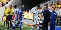 Depois de sentir dores, Di Maria é substituído durante jogo entre Argentina e Bélgica  Foto: Damir Sagolj / Reuters