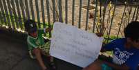 <p>Protestantes ficaram em frente à sede da construtora Cowan, responsável pelas obras do viaduto Batalha dos Guararapes</p>  Foto: Ney Rubens / Terra