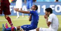 <p>Su&aacute;rez foi punido ap&oacute;s mordida em Chiellini, na vit&oacute;ria do Uruguai sobre a It&aacute;lia&nbsp;</p>  Foto: Reuters