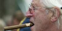 <p>Casos só vieram a ser investigados agora, depois do caso das centenas de denúncias de abusos cometidos pelo apresentador da BBC Jimmy Savile (foto)</p>  Foto: Paul Hackett / Reuters