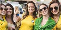 <p>Brasileiros fazem festa pós-jogo na Vila Madalena junto aos estrangeiros</p>  Foto: Bruno Santos / Terra