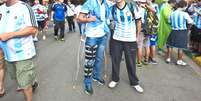 Carlos Valenzuela com seu amigo Alejandro: 18 horas de ônibus até São Paulo  Foto: William Lucas / PrimaPagina