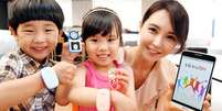 <p>Crianças podem apertar um botão na pulseira inteligente para ligar para diretamente aos pais</p>  Foto: Divulgação