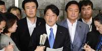 Ministro da Defesa do Japão, Itsunori Onodera, criticou o lançamento de mísseis norte-coreanos  Foto: Kyodo News / AP