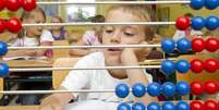 <p>Os pais podem podem ajudar os filhos a desenvolver habilidades matemáticas</p>  Foto: Reprodução