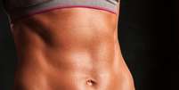 <p>Os mandamentos da barriga chapada promovem uma melhora na saúde e qualidade de vida feminina, aliviando o inchaço do corpo e estimulando o bom humor e a disposição</p>  Foto: Tom Burlison / Shutterstock