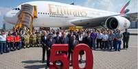 <p>At&eacute; 2017, a Emirates espera operar 90 unidades do avi&atilde;o gigante da Airbus</p>  Foto: Divulgação