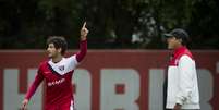 O São Paulo treinou nesta sexta-feira e contou com a participação e Kaká. O meia foi apresentado no último domingo no Tricolor e fez sua primeira atividade de bola com a equipe ontem  Foto: Bruno Santos / Terra