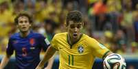 Oscar escapa de falta e tenta fazer ataque para o Brasil  Foto: ODD ANDERSON / AFP
