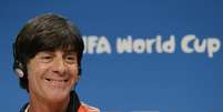 Joachim Löw durante coletiva de imprensa da Alemanha, na véspera da decisão da Copa do Mundo contra a Alemanha  Foto: AP