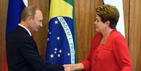 Dilma e Vladimir Putin conversaram sobre a organização da próxima Copa, na Rússia  Foto: Evaristo Sa / AFP