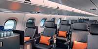 <p>Embraer estuda incluir assentos de primeira classe no interior dos aviões da nova geração</p>  Foto: Divulgação