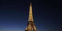 <p>Imagem de arquivo, Torre Eiffel iluminada</p>  Foto: Benoit Tessier / Reuters