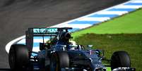 Superado por Rosberg no in&iacute;cio da manh&atilde;, Hamilton deu o troco na segunda sess&atilde;o de treinos  Foto: Christopher Lee / Getty Images 