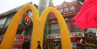 <p>Rede de fast-food parou de vender alimentos de&nbsp;fornecedor acusado de adulterar a validade das carnes na China</p>  Foto: Getty Images 