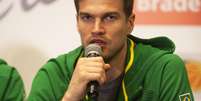 Pivô Tiago Splitter pediu jogo coletivo para a Seleção Brasileira, que terá todos os seus astros pela primeira vez desde a Olimpíada  Foto: Sebastião Moreira / EFE