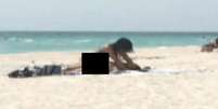 Elissa Álvarez e José Caballero foram flagrados fazendo sexo em uma praia na Flórida  Foto: Twitter