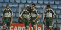 Wesley e Felipe Menezes festejam gol alviverde  Foto: Eduardo Valente / Agência Lance