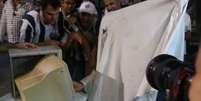 "Fantasma" simula votação em protesto no Santos  Foto: Klaus Richmond / K.R.C.DE MELO & CIA. LTDA – ME