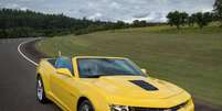 <p>Até o esportivo Camaro participa da nova peça publicitária da Chevrolet</p>  Foto: Divulgação
