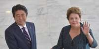 Dilma se encontrou com o primeiro ministro japonês em Brasília nesta sexta  Foto: Agência Brasil