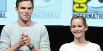 Jennifer Lawrence e Nicholas Hoult em julho de 2013  Foto: Kevin Winter / Getty Images 
