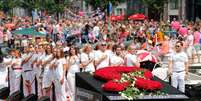 <p>Para a homenagem, cerca de cinquenta ativistas vestiram-se de branco</p>  Foto: Bas Czerwinski / AFP