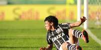 <p>Romarinho tem sa&iacute;da do Corinthians quase certa</p>  Foto: Giuliano Gomes / Futura Press