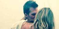 Gisele Bündchen posta foto de beijo para parabenizar o marido  Foto: @giseleofficial/ Instagram / Reprodução