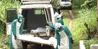 <p>Surto de ebola atual já matou 60% dos pacientes</p>  Foto: Umaru Fofana / Reuters