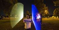 Jovens promovem luta de sabres de luz nos Estados Unidos   Foto: Mario Anzuoni / Reuters