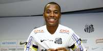 Robinho se mostrou satisfeito com o acerto com o Santos  Foto: Ricardo Saibun / Gazeta Press
