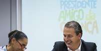 <p>Eduardo Campos e Marina Silva assinam um termo de compromisso com a Fundação Abrinq</p>  Foto: Bruno Santos / Terra