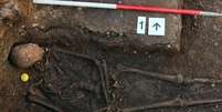 <p>Os restos mortais do último rei da dinastia Plantagenet encontrados em 2012</p>  Foto: Twitter