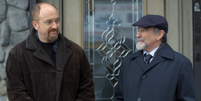 Louis CK e Robin Williams em cena de despedida da série 'Louie'  Foto: Reprodução