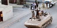 <p>O Estado Isl&acirc;mico toma mais &aacute;reas na prov&iacute;ncia s&iacute;ria de Aleppo nesta ter&ccedil;a-feira</p>  Foto: Stringer / Reuters