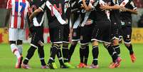 Jogadores do Vasco comemoram gol de Dakson  Foto: Marcelo Sadio/Vasco / Divulgação