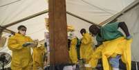 Nesta sexta-feira, a organização Médico Sem Fronteiras disse que surto de Ebola ainda pode demorar 6 meses  Foto: Tommy Trenchard / Reuters