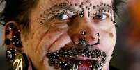 Com 453 peças, o alemão Rolf Buchholz é o recordista mundial em número de piercings pelo corpo  Foto: Markus Schreiber / AP