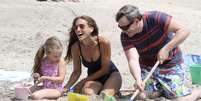 <p>Sarah Jessica Parker aproveita momento família na praia</p>  Foto: The Grosby Group