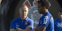 Mano conversa com Gil, convocado para Seleção Brasileira  Foto: Daniel Augusto Jr./Agência Corinthians / Divulgação