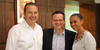 <p>Beto Albuquerque (centro), ao lado de Eduardo Campos e Marina Silva</p>  Foto: Reprodução / Facebook
